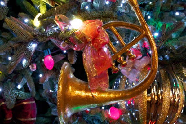 christmas tree at night with ornaments and french horn wallpaper