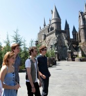 cast of Harry Potter at entrance to Hogwarts