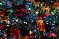 christmas tree with ornaments and nutcracker wallpaper