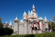 Sleeping Beauty castle at Disneyland decorated for Christmas wallpaper